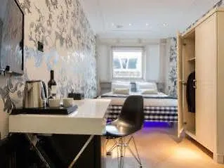 Amsterdam Canal Hotel