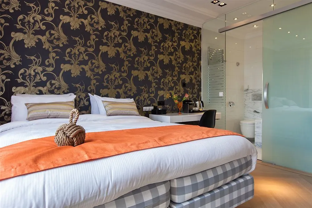 Amsterdam Canal Hotel 3*,